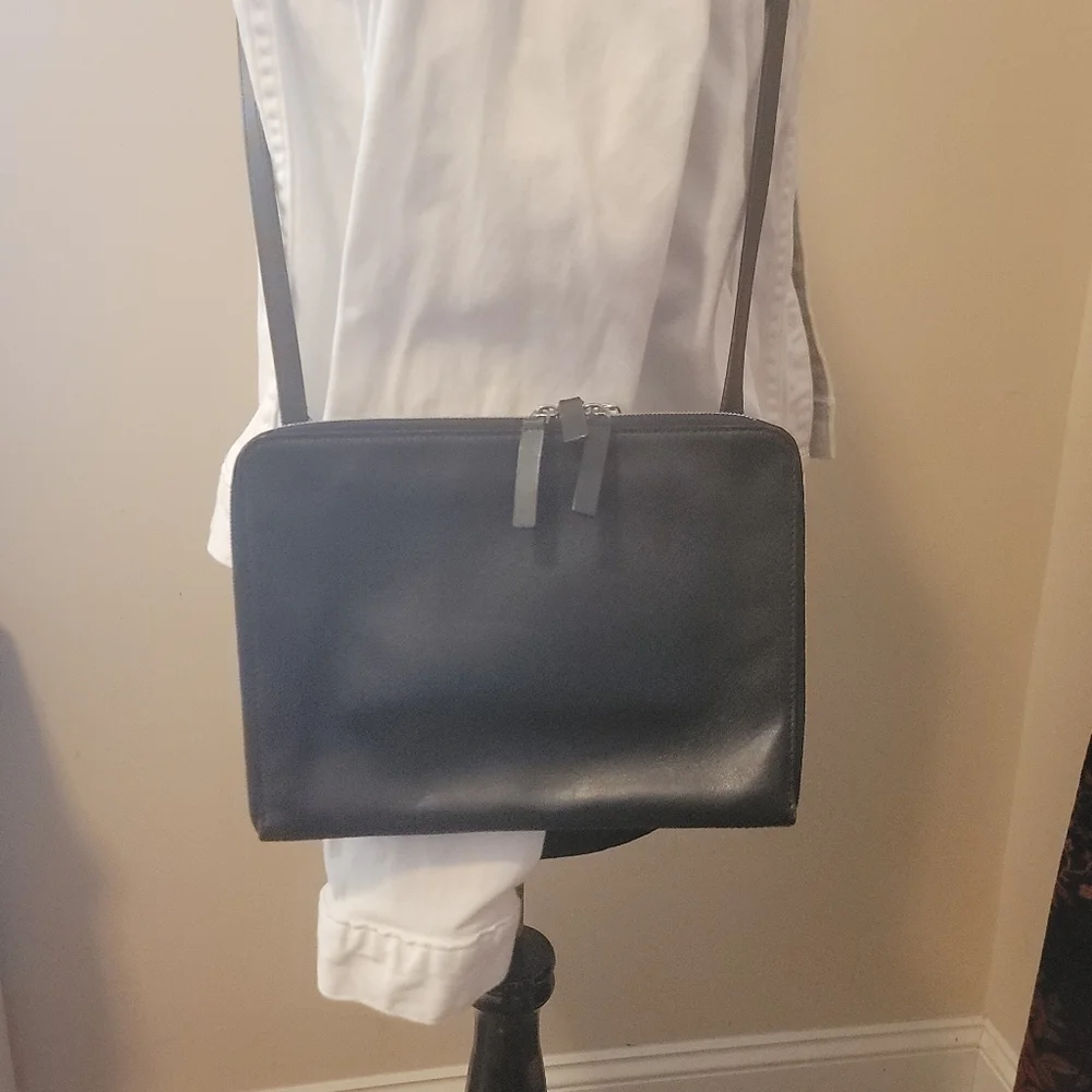 Everlane Black Leather Crossbody - Picture 4 of 15